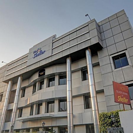 Townhouse Oak Hotel Shelter Lucknow Bagian luar foto